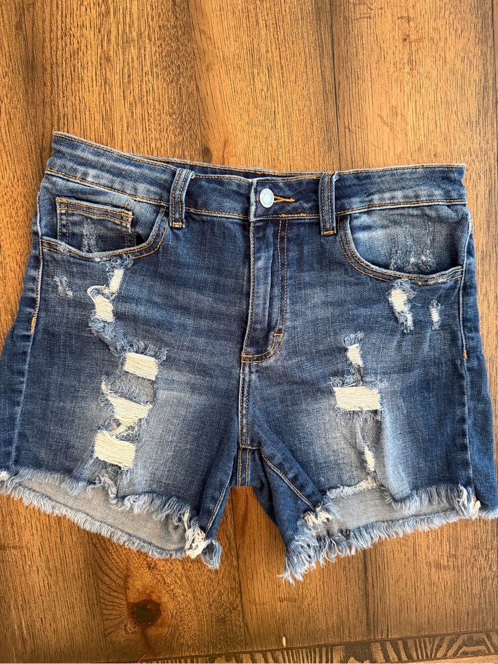 Cello Women’s Large Distressed Blue Denim Women's Shorts 99% cotton 1% Spandex